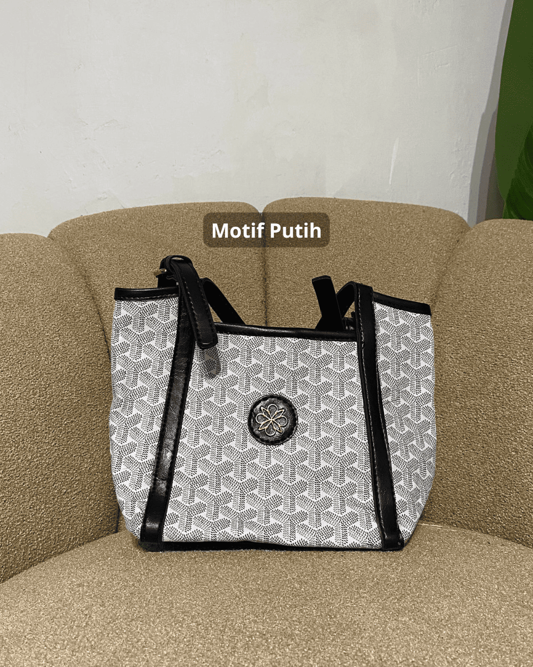 Tas slempang wanita motif Noni
