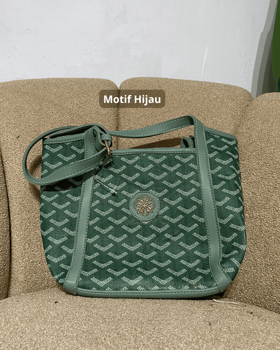 Tas slempang wanita motif Noni
