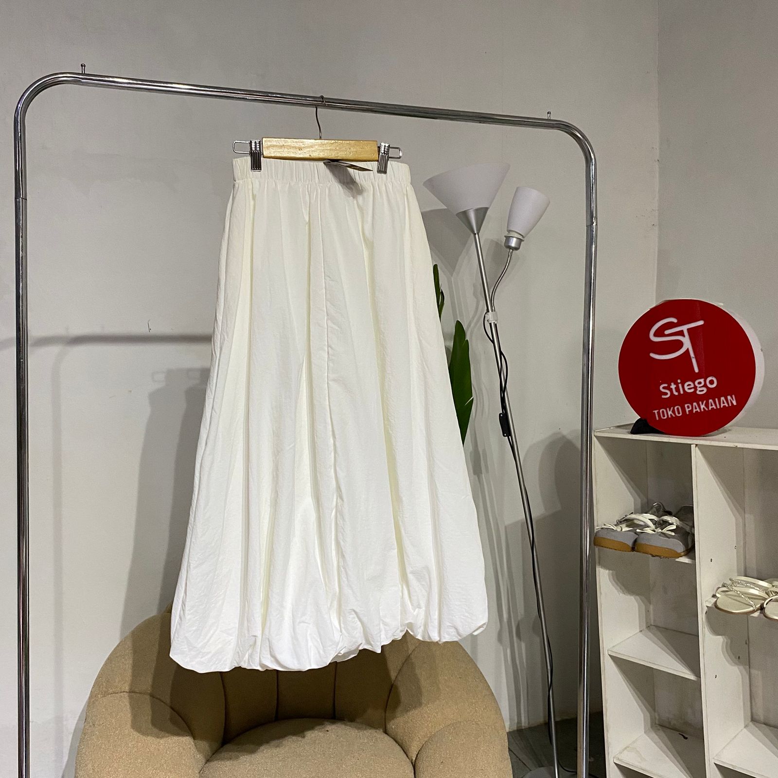 Rok Wanita balon putih 115