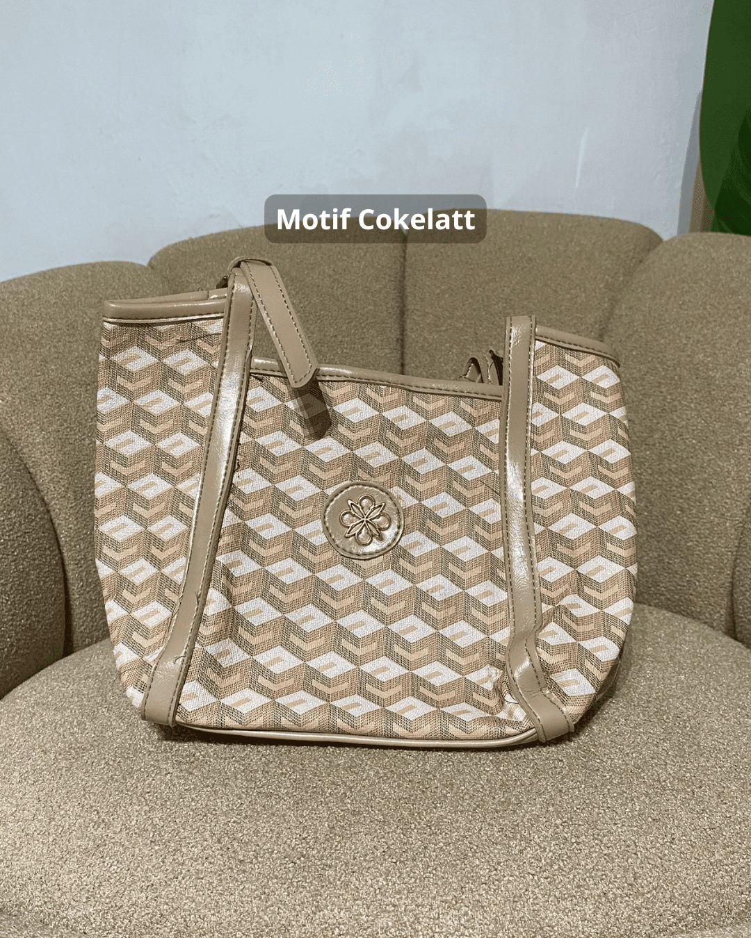 Tas slempang wanita motif Noni