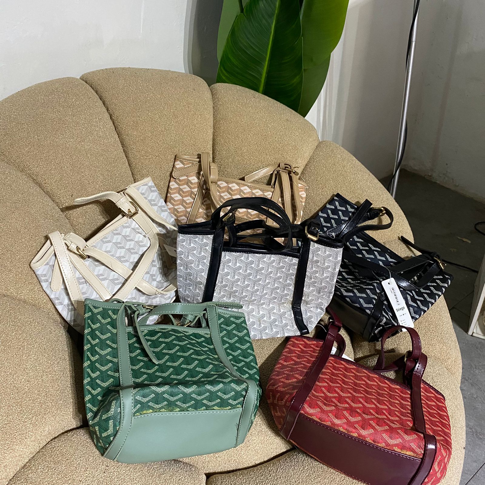 Tas slempang wanita motif Noni