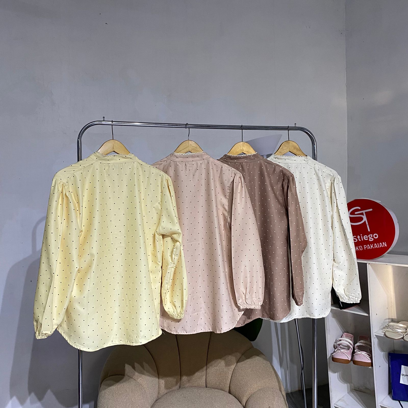 Kemeja blouse wanita polka renda