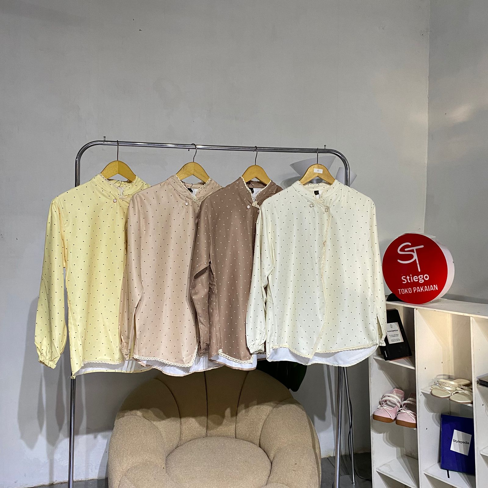 Kemeja blouse wanita polka renda