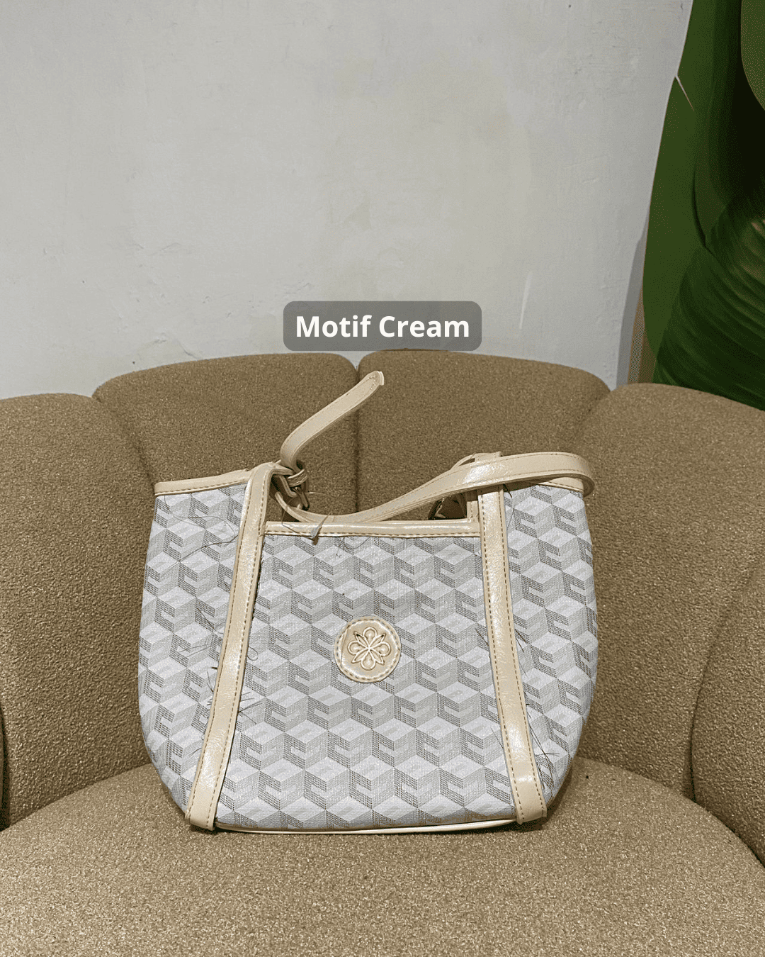 Tas slempang wanita motif Noni