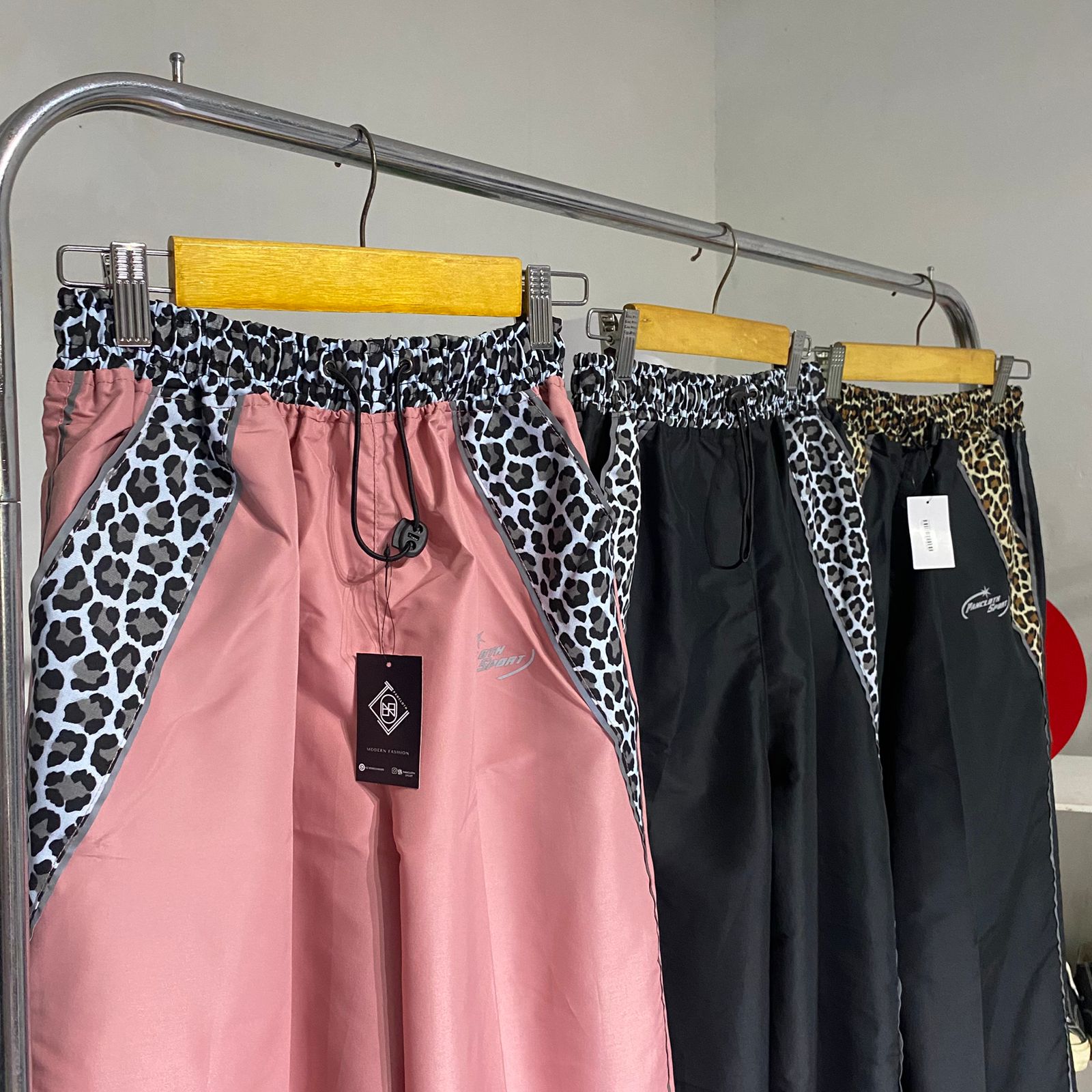 Celana leopard  Sport Baggy Pants Reflective Motif Leopard