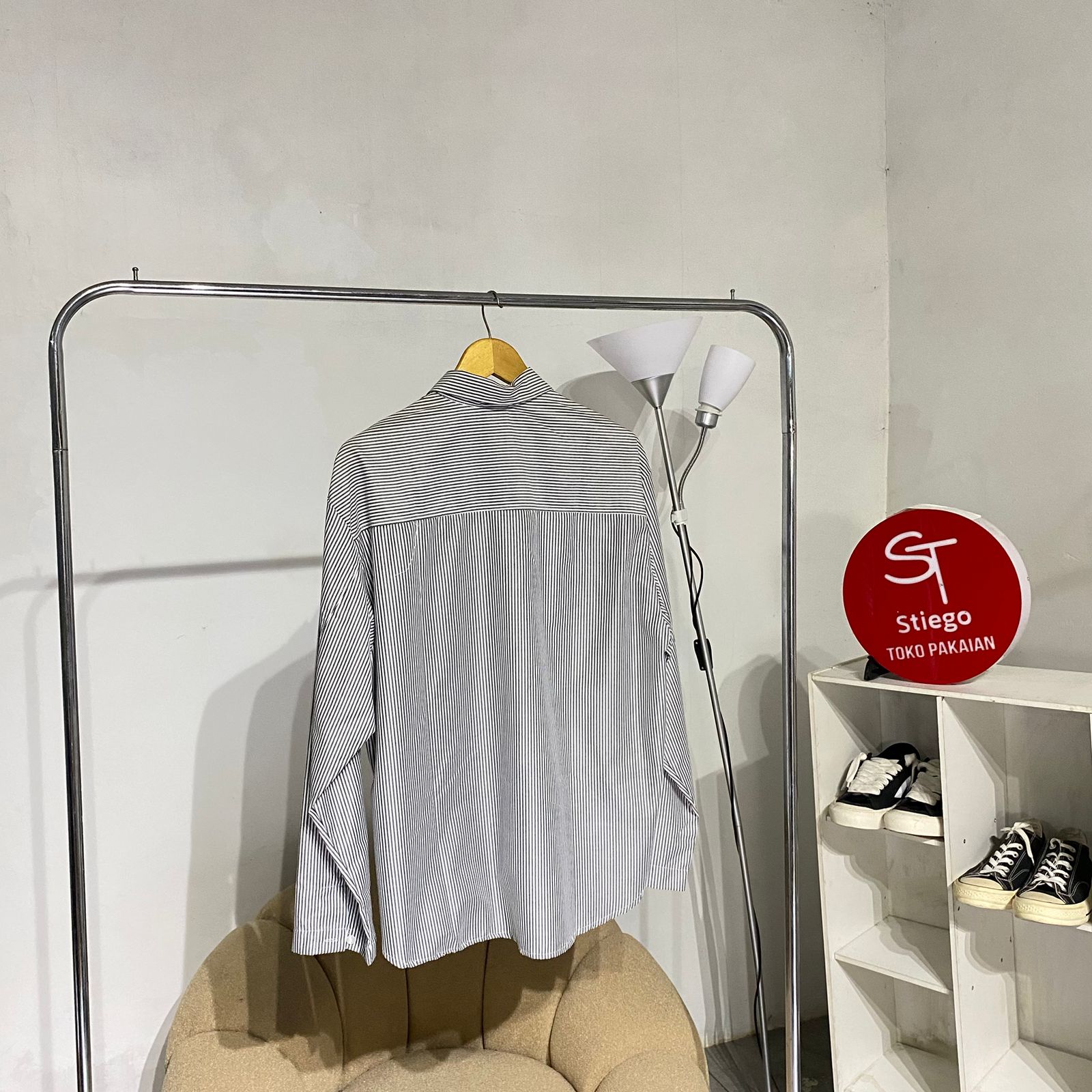 Kemeja basic salur  lengan panjang pria