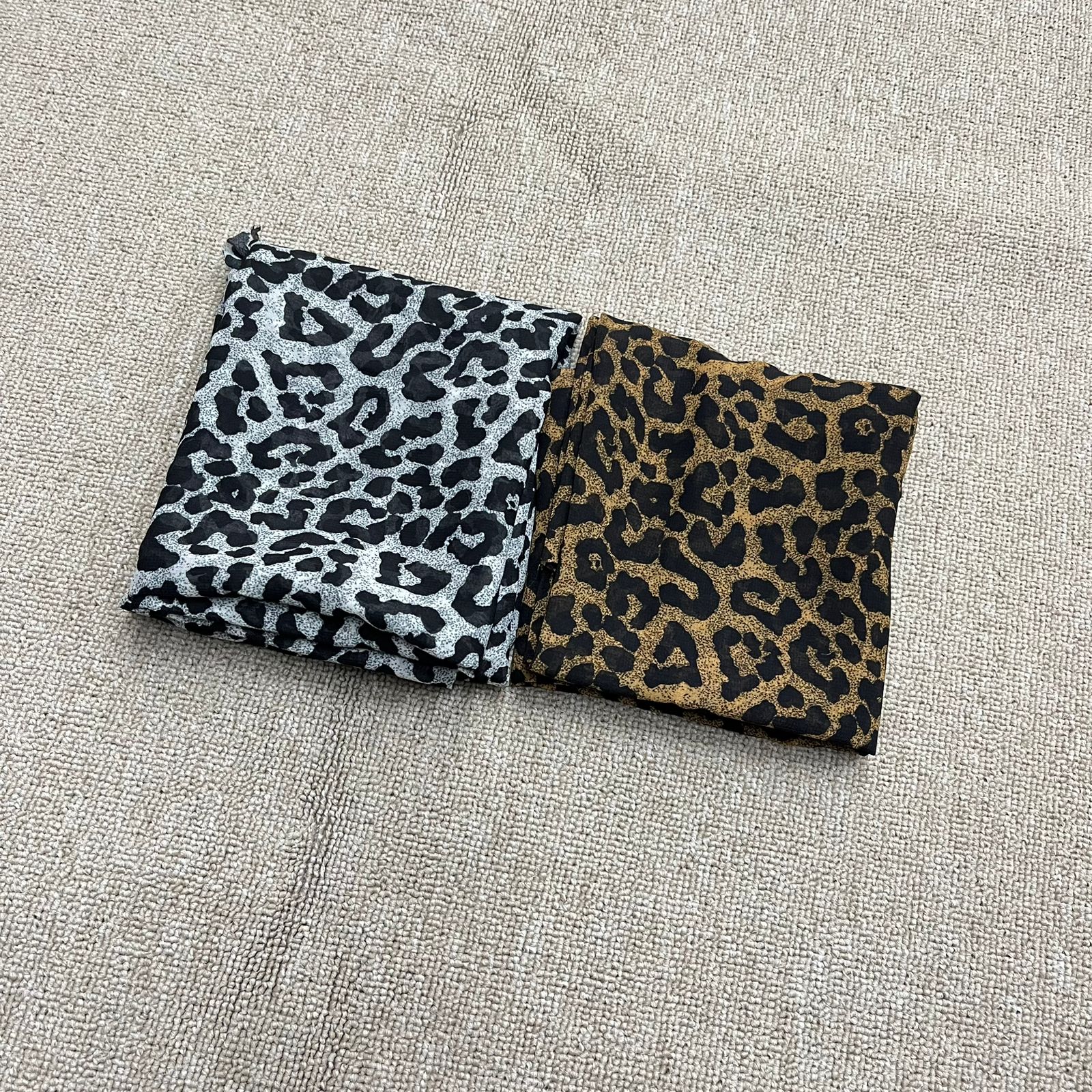 Hijab segi empat motif macan (1066)