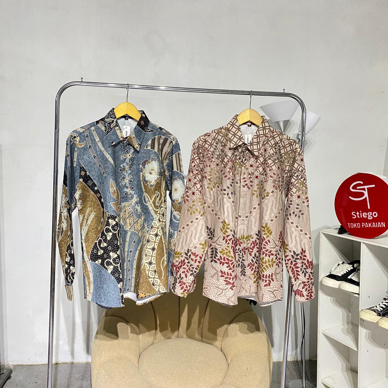 Kemeja batik lengan panjang pria  Persik