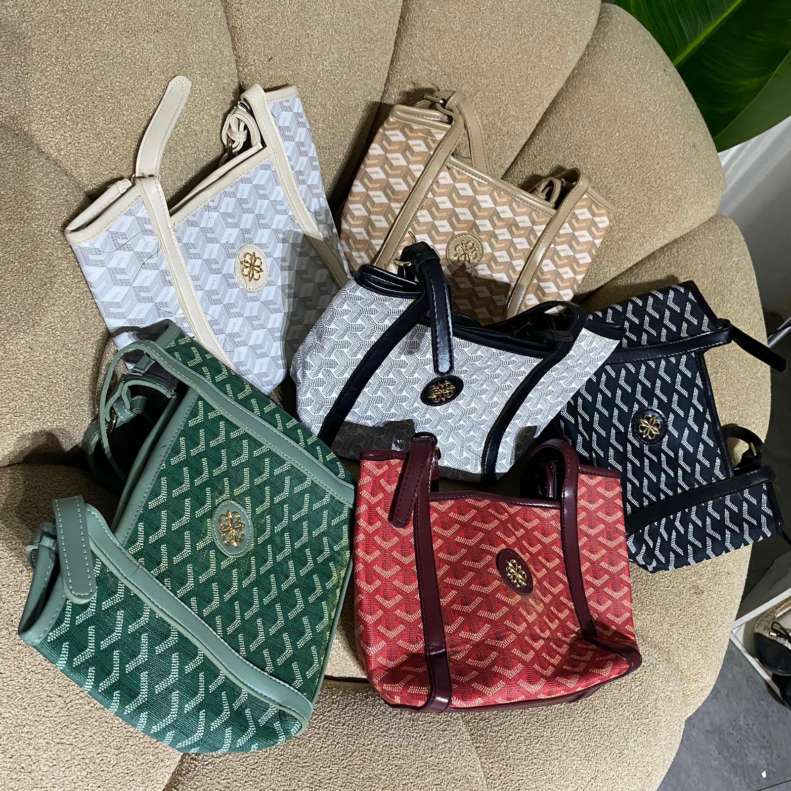 Tas slempang wanita motif Noni