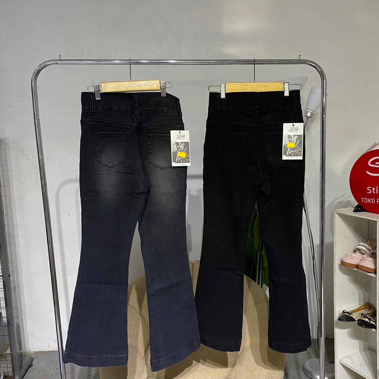 Celana jeans  wanita cutbray petite aspal 31-34