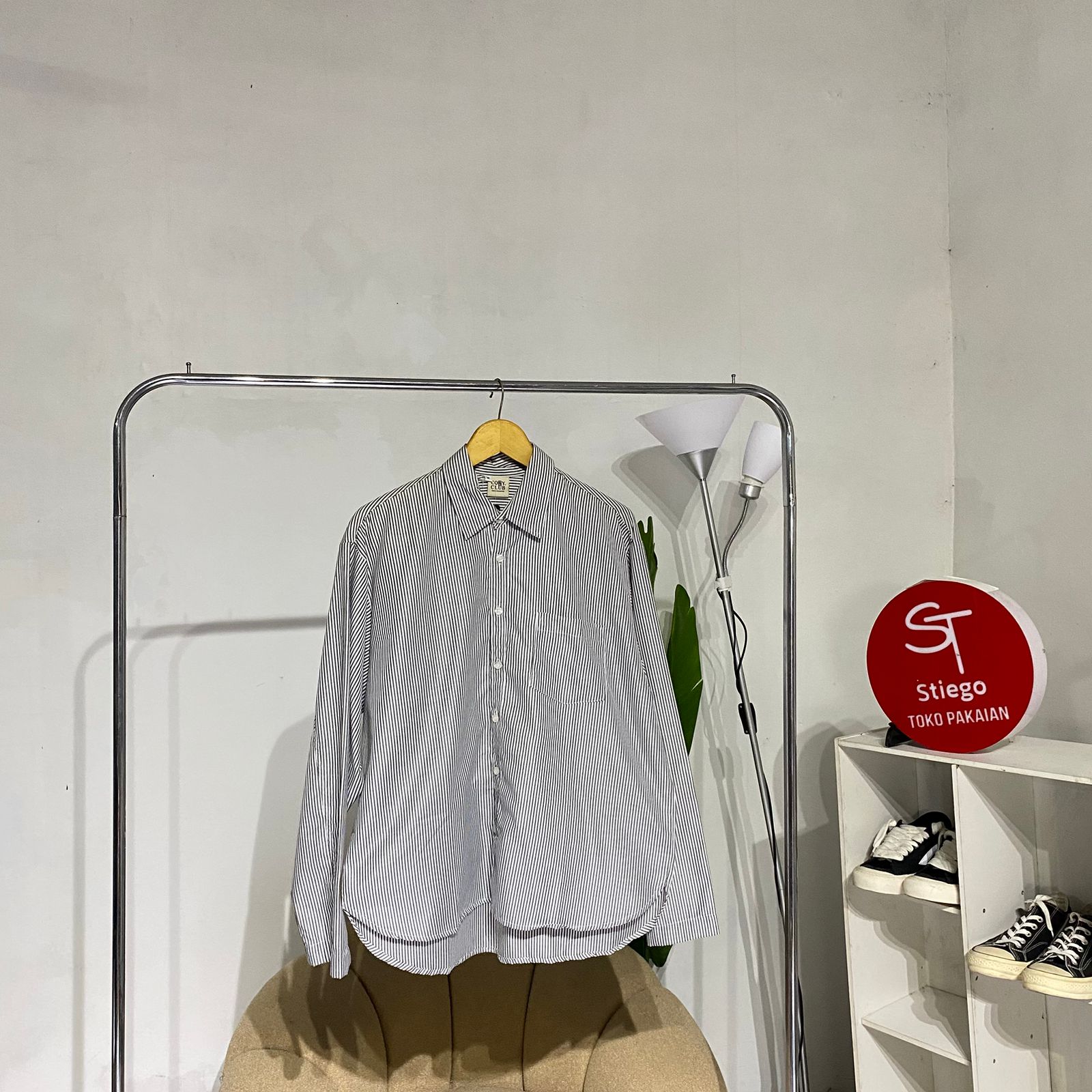 Kemeja basic salur  lengan panjang pria