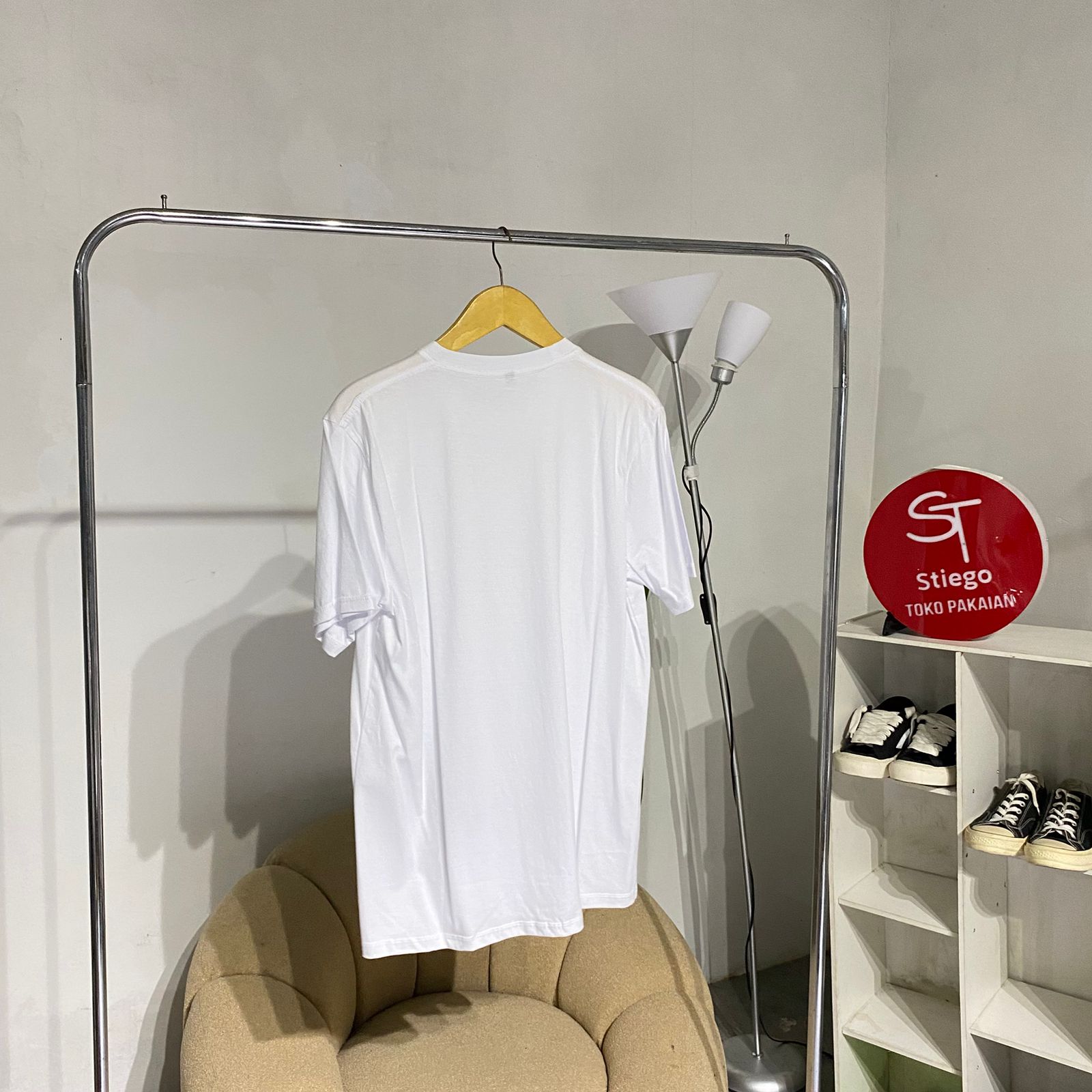 Atasan kaos polos pria lengan pendek